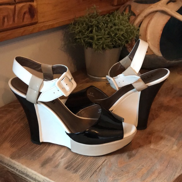 Sandals - Picture 2 of 5